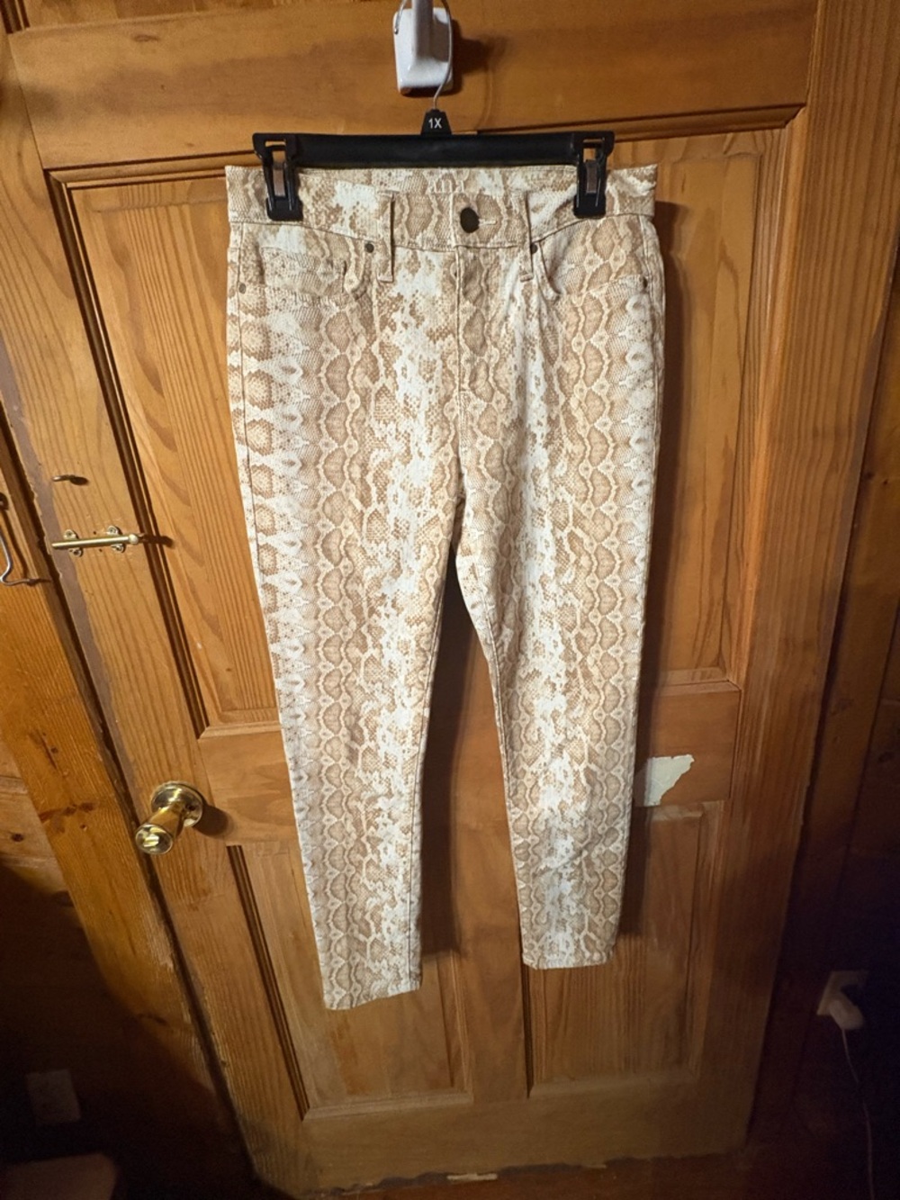NFS-SOLD-VEGAS_POSH 
Neutral Snake Print Skinny Pants